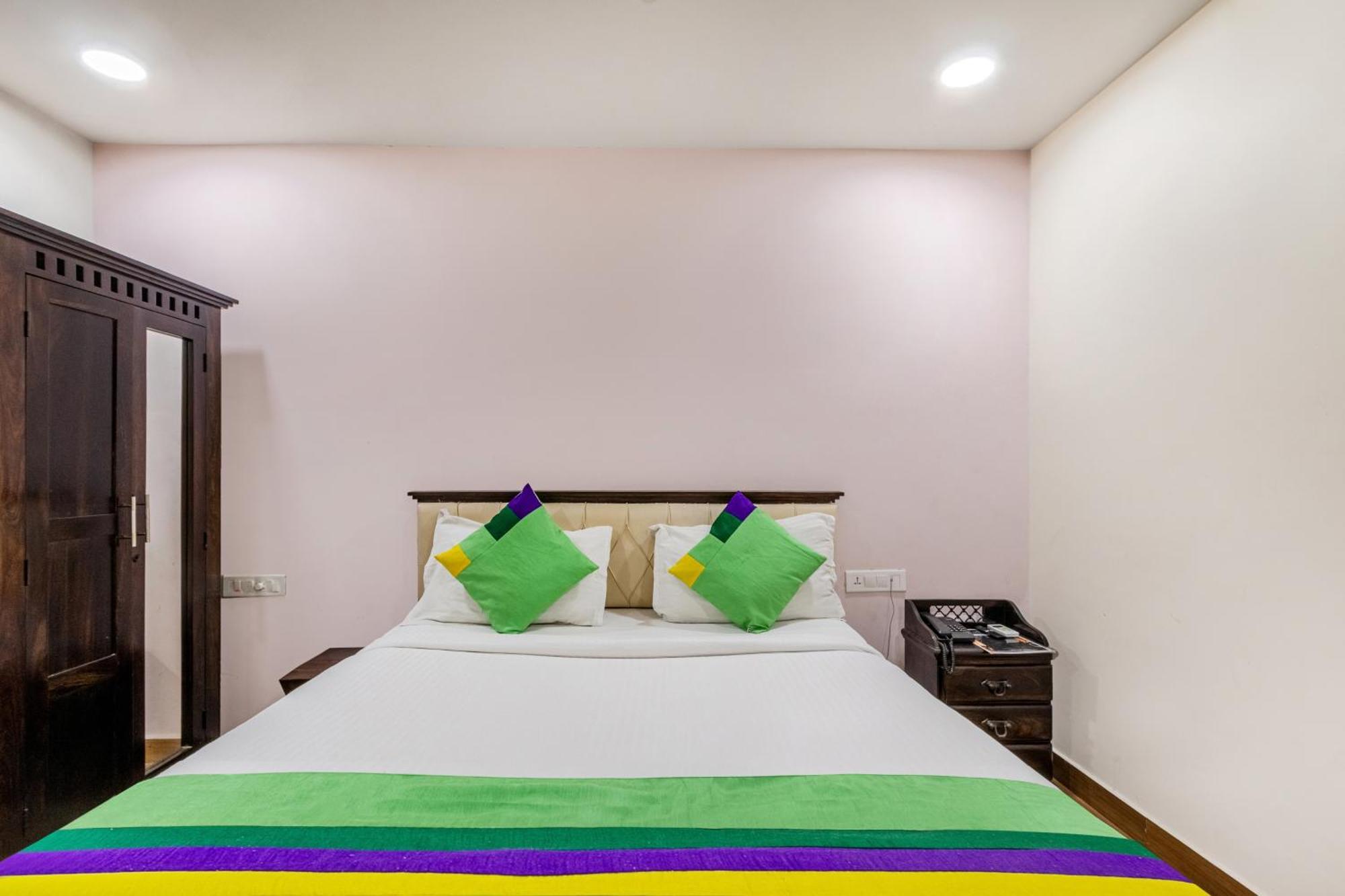 Hotel Treebo Purple Square Hyderabad Exterior foto
