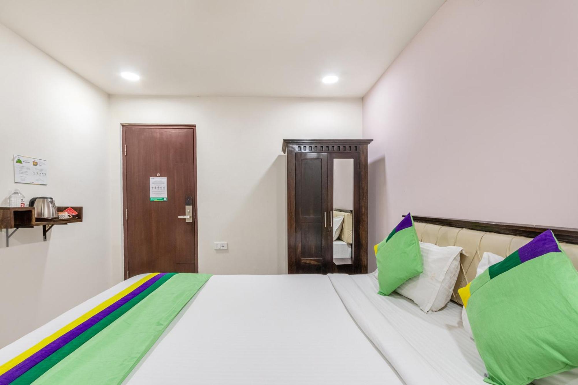 Hotel Treebo Purple Square Hyderabad Exterior foto